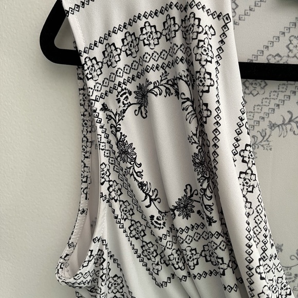 DKNY blouse large. White with black details - Picture 6 of 8